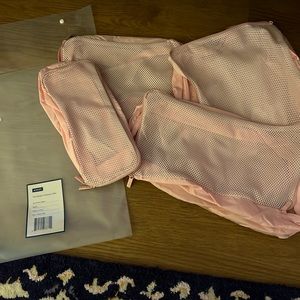 AWAY The Insider 4 Packing Cubes in Blush